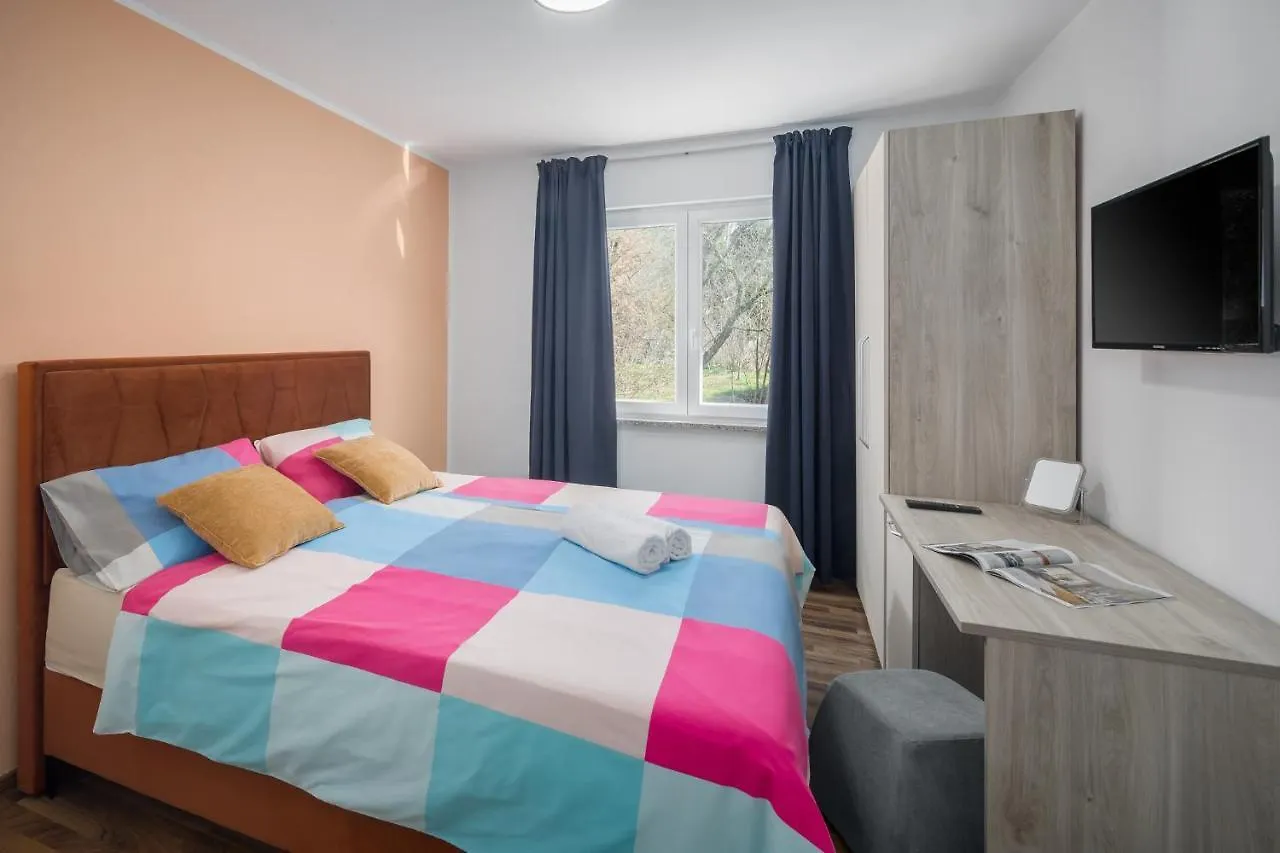 Apartmani Marinac Porec 0*,  Croatia